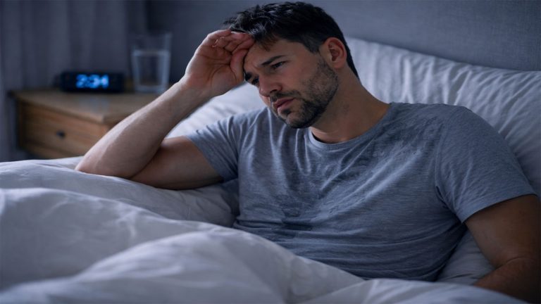 me despierto con sudores nocturnos